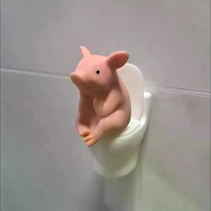 Cute Pig Sitting On Toilet — P - Jet Home Bathroom 评论和价格